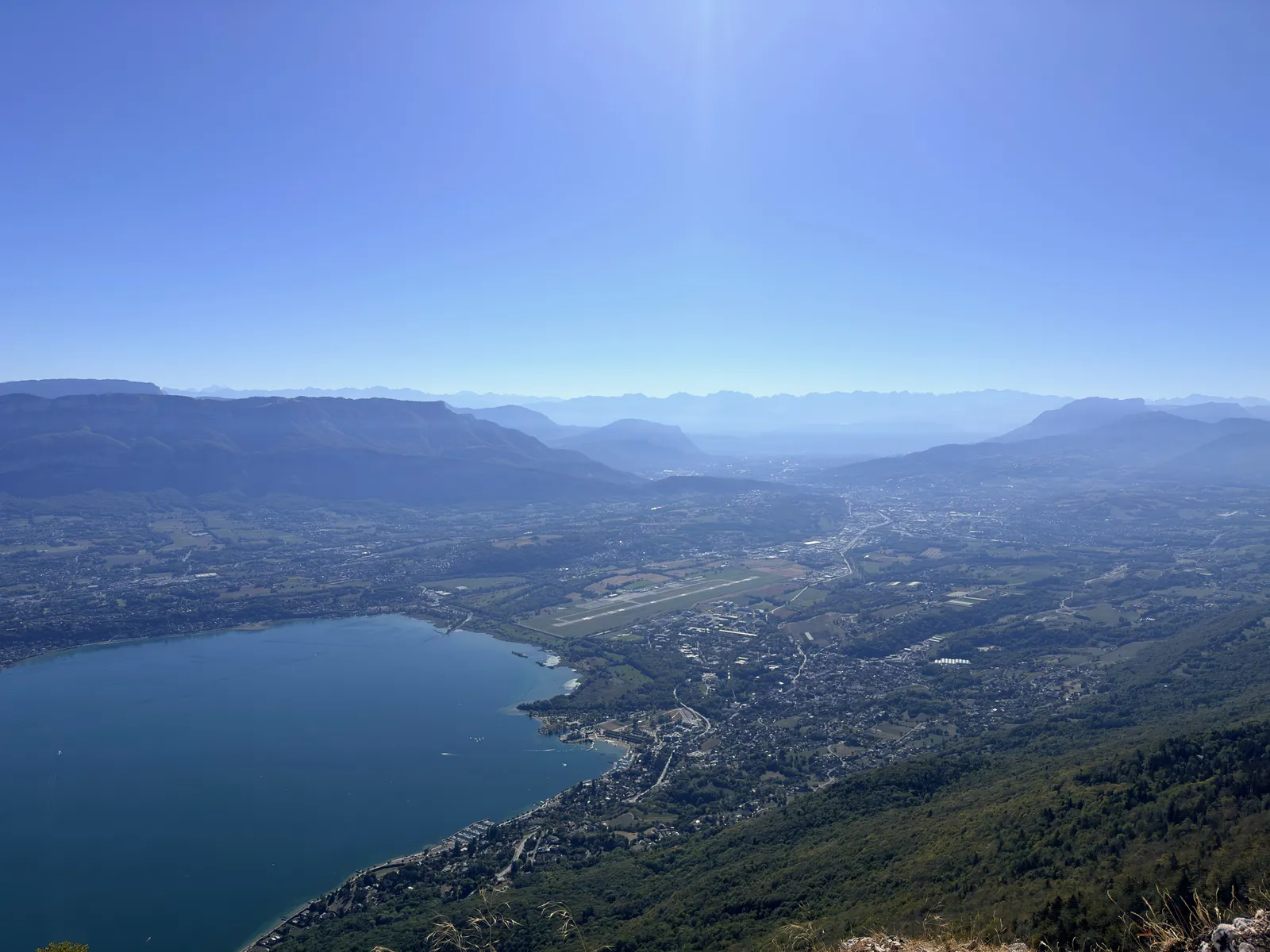 Vue vers le sud du lac du Bourget depuis la Dent du Chat