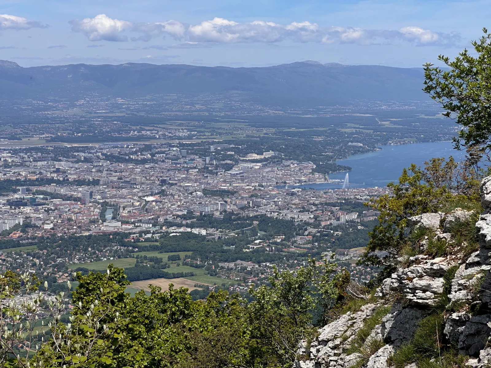 Genève et le lac Léman vus depuis les hauteurs du Salève.