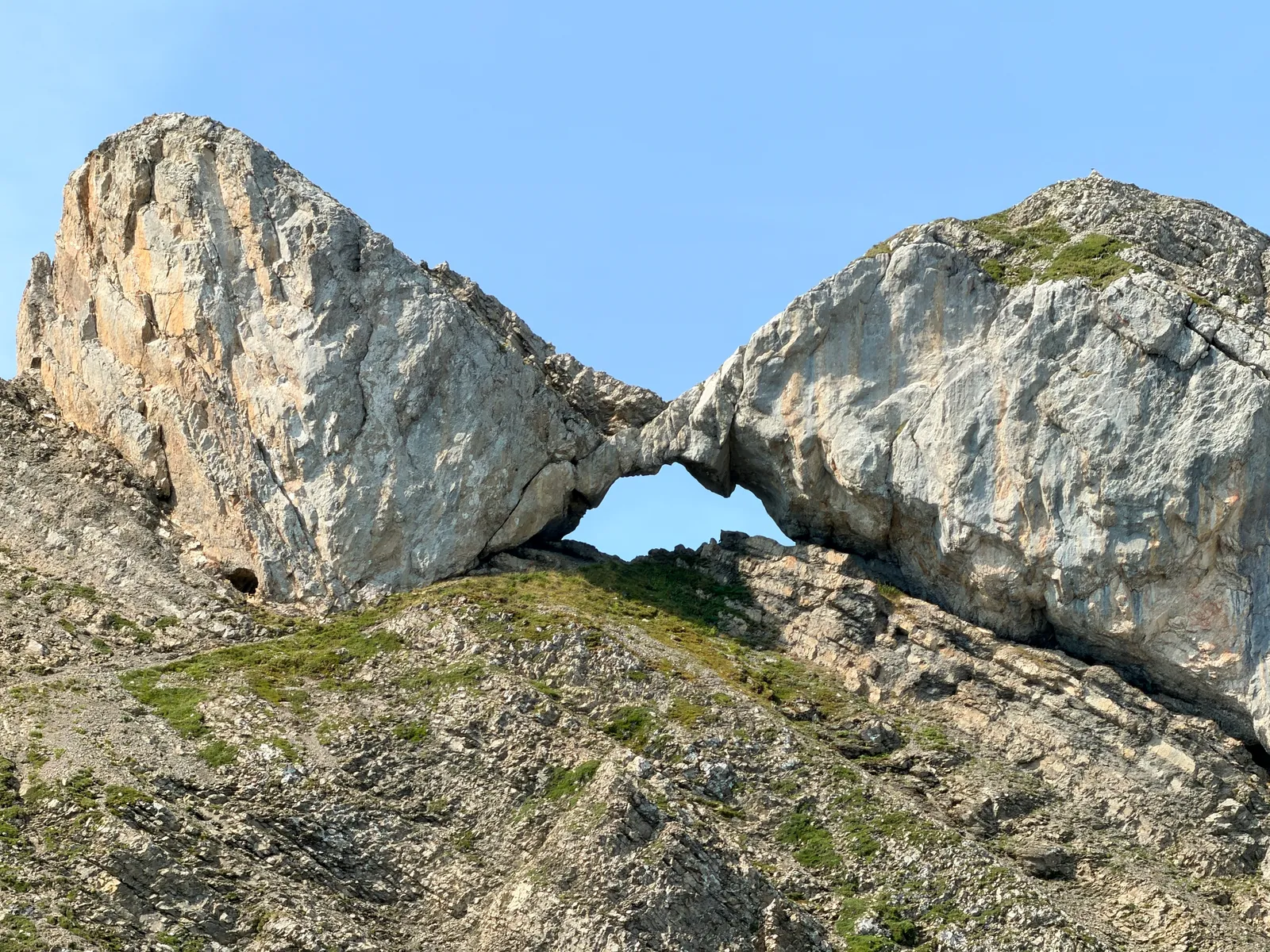 Arche naturelle du Trou de la Mouche dans les Aravis